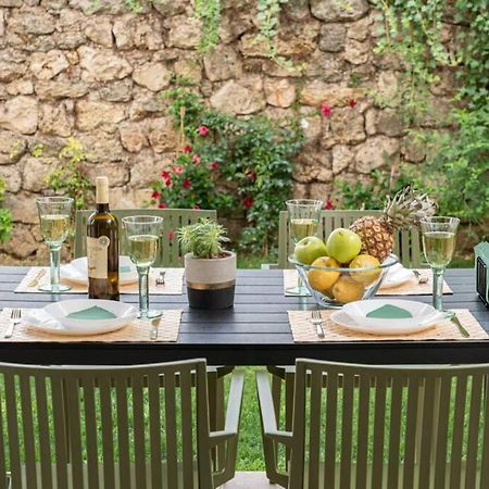 Central & Elegant Suite With Private Garden 아르고스톨리온 외부 사진