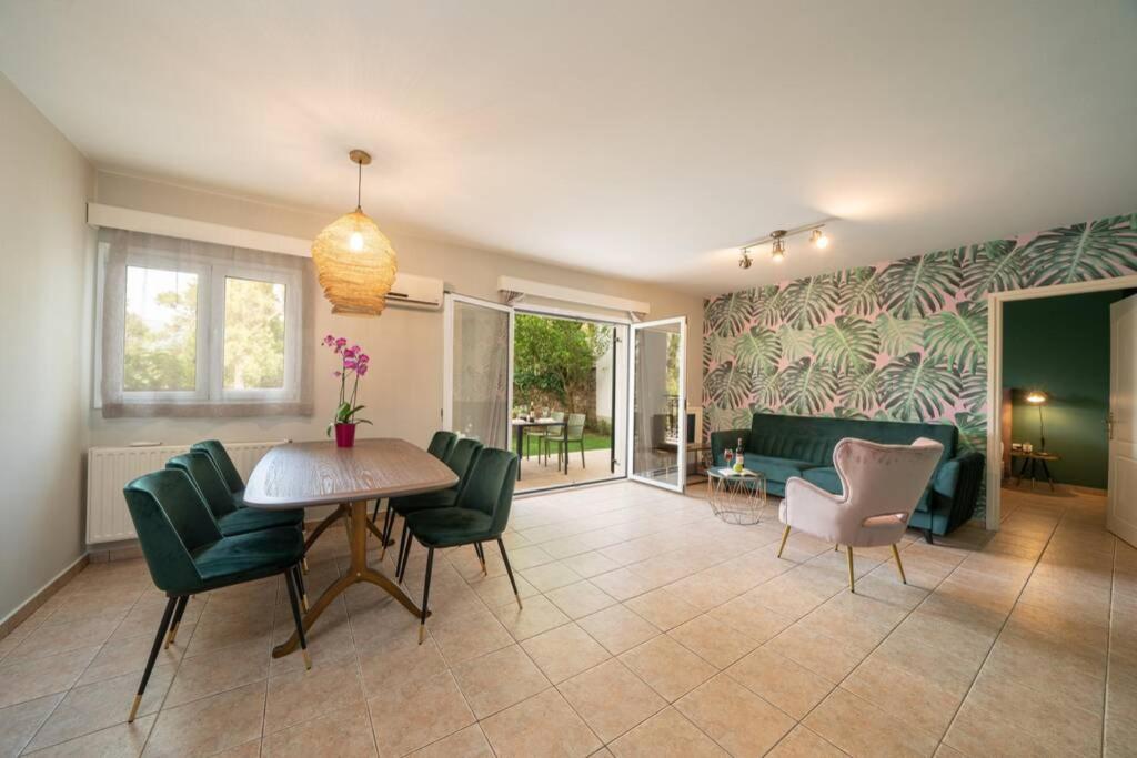 Central & Elegant Suite With Private Garden 아르고스톨리온 외부 사진