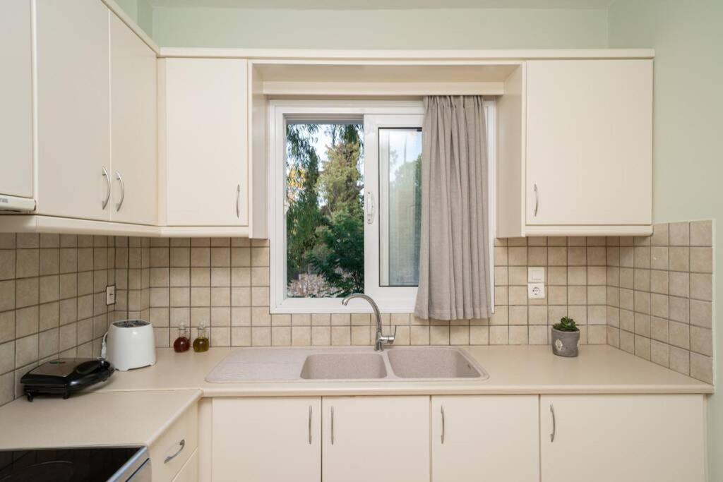 Central & Elegant Suite With Private Garden 아르고스톨리온 외부 사진