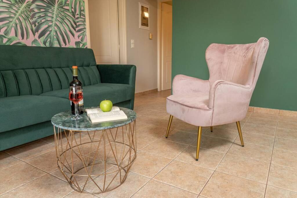 Central & Elegant Suite With Private Garden 아르고스톨리온 외부 사진