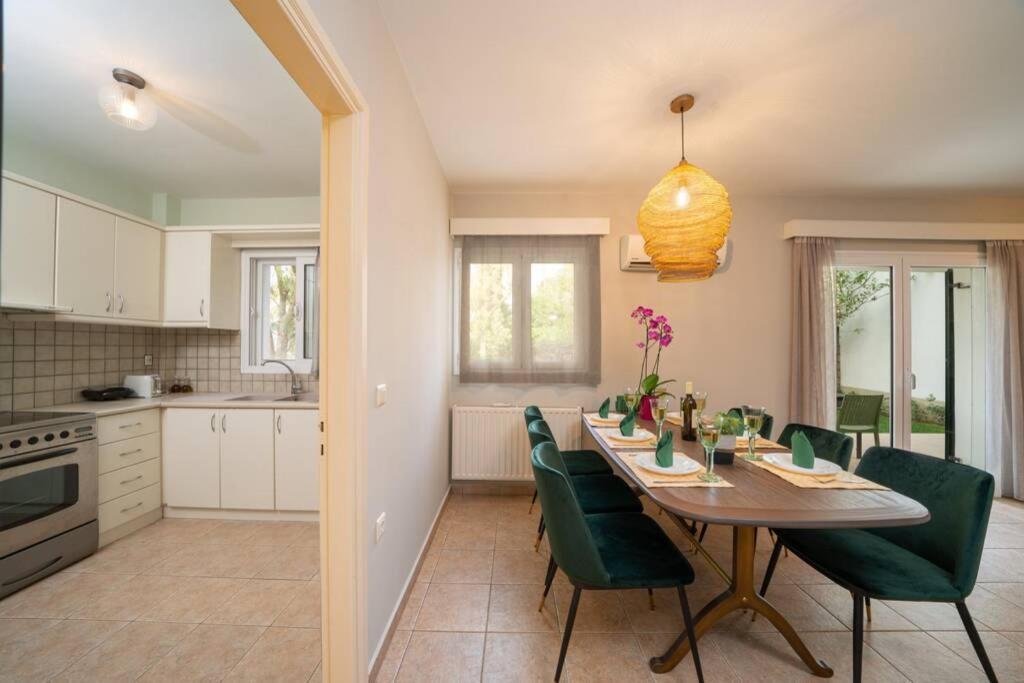Central & Elegant Suite With Private Garden 아르고스톨리온 외부 사진