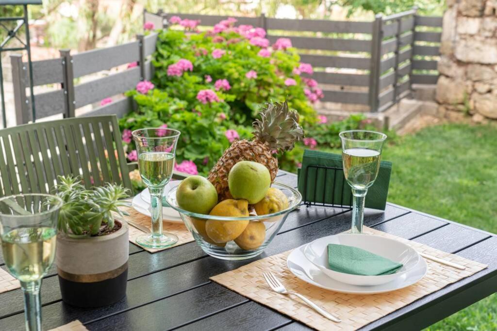 Central & Elegant Suite With Private Garden 아르고스톨리온 외부 사진