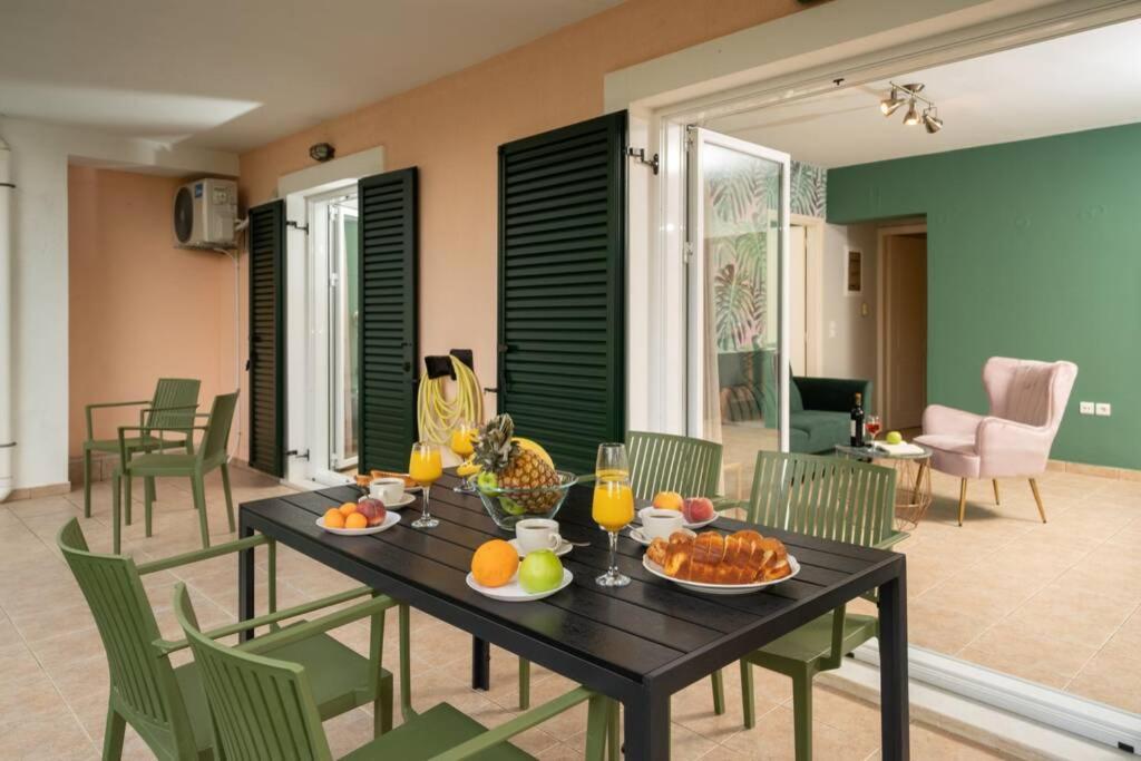 Central & Elegant Suite With Private Garden 아르고스톨리온 외부 사진