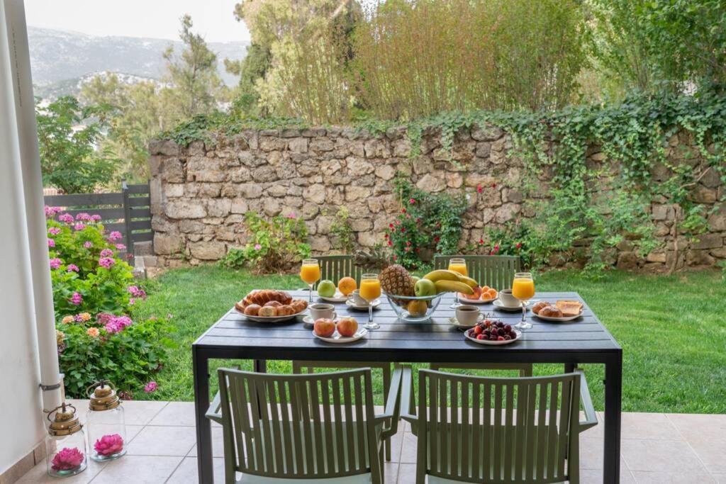Central & Elegant Suite With Private Garden 아르고스톨리온 외부 사진