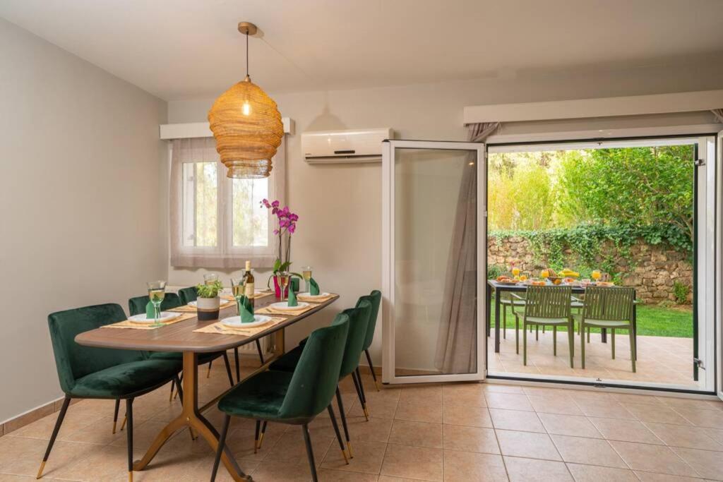 Central & Elegant Suite With Private Garden 아르고스톨리온 외부 사진
