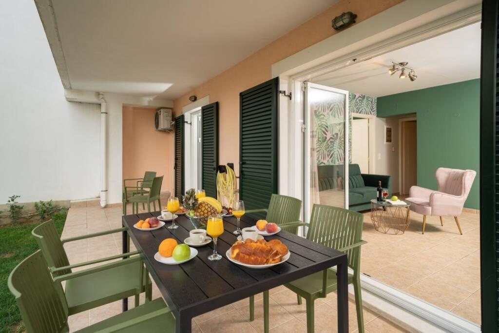 Central & Elegant Suite With Private Garden 아르고스톨리온 외부 사진