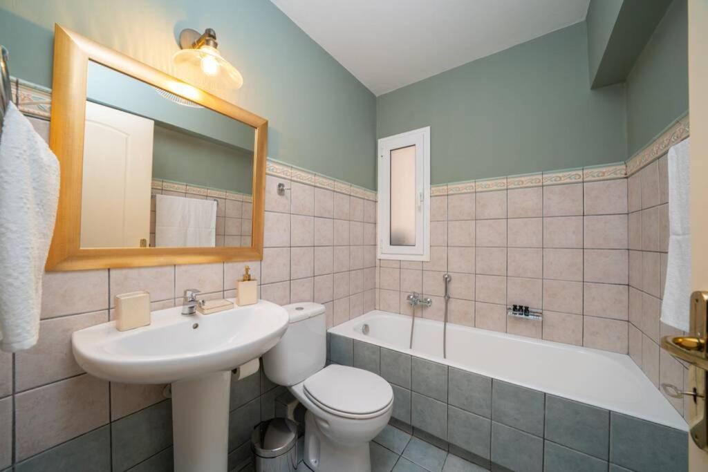 Central & Elegant Suite With Private Garden 아르고스톨리온 외부 사진